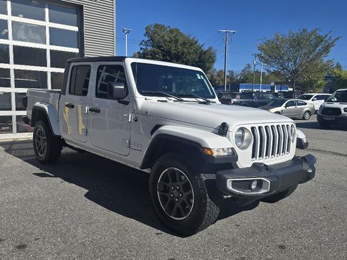 Used 2023 Jeep Gladiator Overland AWD/4WD image 1