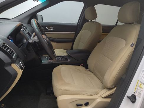 Used 2016 Ford Explorer image 17