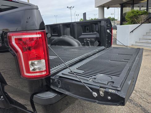 Used 2017 Ford F150 XLT w/ Equipment Group 302A Luxury AWD/4WD image 38