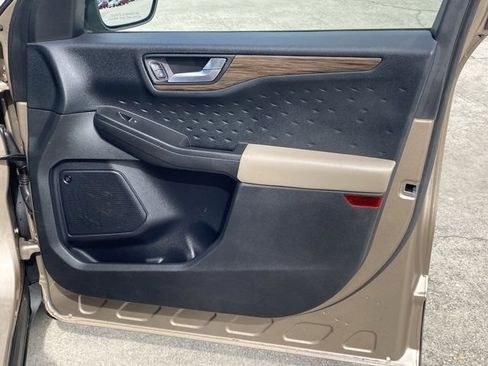 Used 2020 Ford Escape Titanium image 29