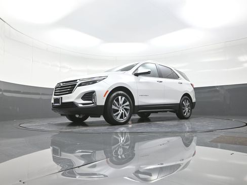 Used 2023 Chevrolet Equinox Premier image 11