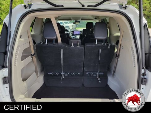 Used 2022 Chrysler Pacifica Touring-L FWD image 13