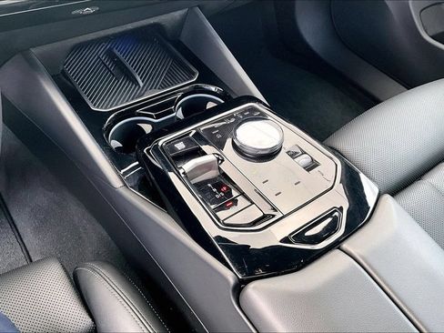 Used 2025 BMW 530i w/ Premium Package RWD image 33