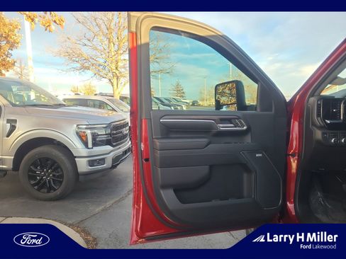 Used 2024 GMC Sierra 2500 SLT w/ SLT Premium Package image 13