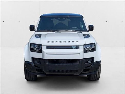 New 2025 Land Rover Defender 110 X-Dynamic SE image 6