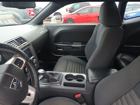 Used 2014 Dodge Challenger R/T RWD image 7