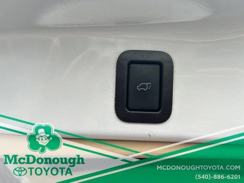 Used 2019 Toyota Highlander XLE FWD image 9