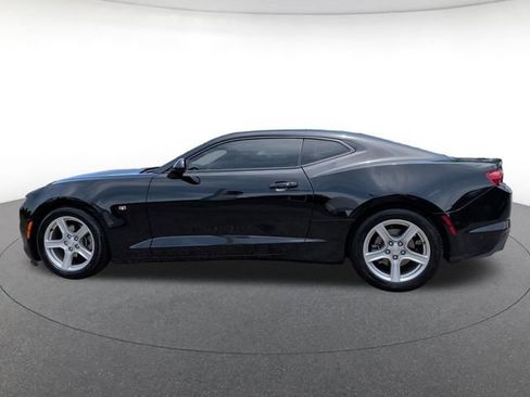 Used 2022 Chevrolet Camaro LT RWD image 2