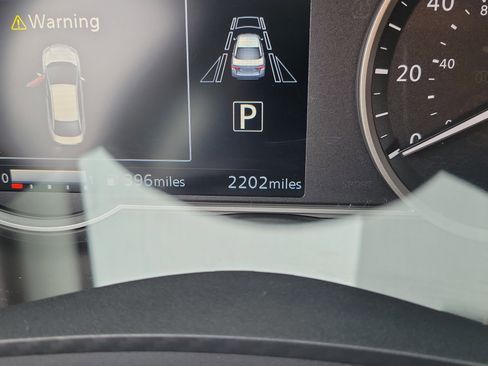 Used 2025 Nissan Versa SR w/ Trunk Package image 24