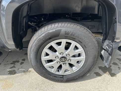 Used 2026 Toyota Tacoma SR5 AWD/4WD image 33