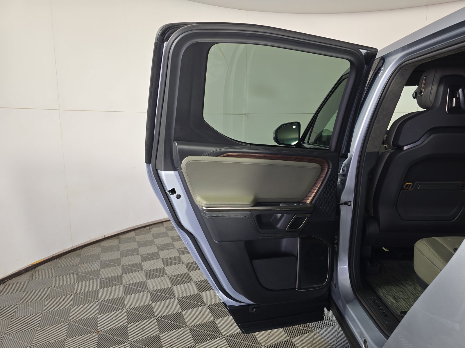 Used 2023 Rivian R1T Adventure Quad AWD/4WD image 17