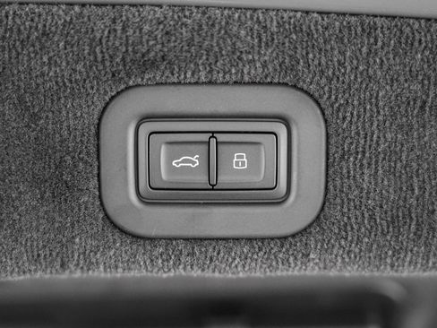 Used 2025 Bentley Flying Spur Plug-In Hybrid AWD/4WD image 41
