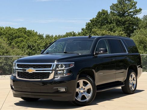 Used 2019 Chevrolet Tahoe LT w/ Luxury Package RWD image 2