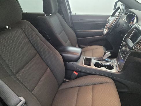 Used 2020 Jeep Grand Cherokee Laredo AWD/4WD image 21