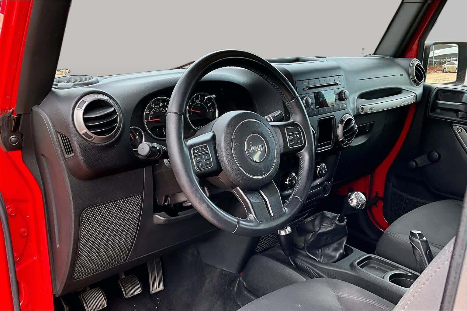 Used 2016 Jeep Wrangler Sport w/ Connectivity Group AWD/4WD image 16