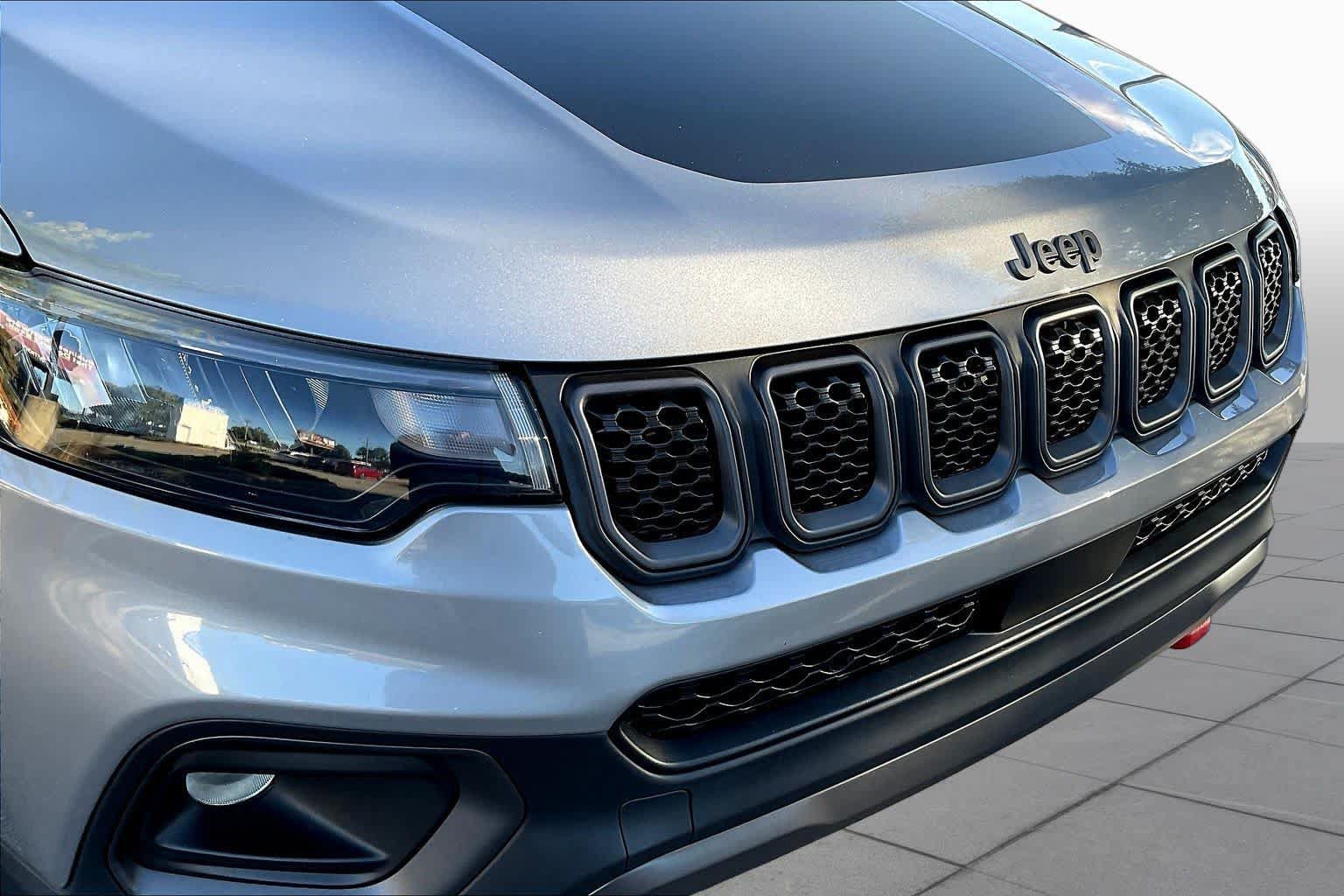 Used 2023 Jeep Compass Trailhawk AWD/4WD image 29