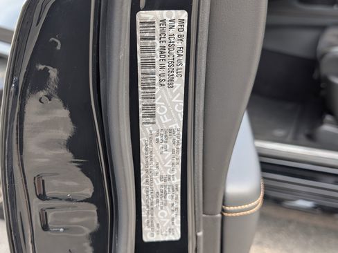 Used 2025 Dodge Durango R/T AWD/4WD image 39