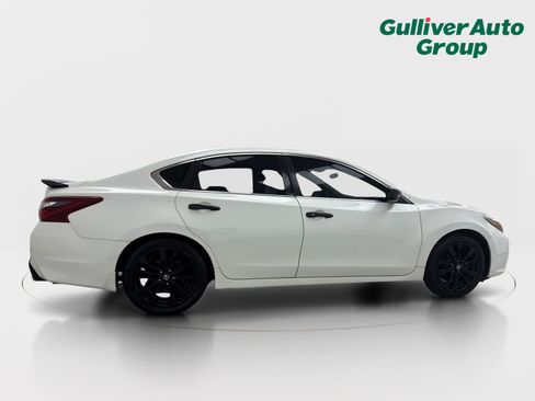 Used 2017 Nissan Altima 2.5 SR w/ Midnight Edition Package FWD image 9