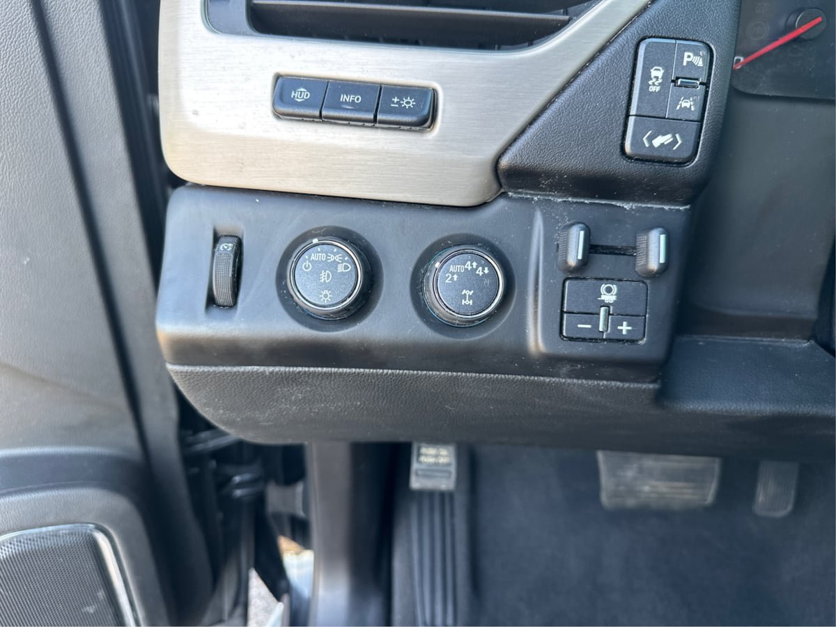 Used 2019 GMC Yukon Denali w/ Open Road Package AWD/4WD image 28