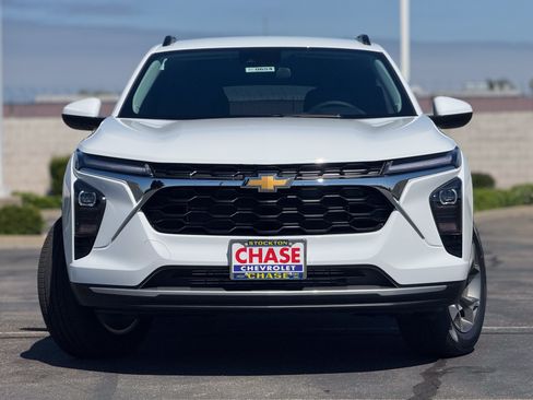 New 2026 Chevrolet Trax LT FWD image 2
