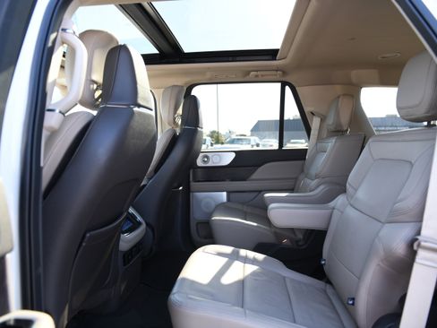 Used 2022 Lincoln Navigator Reserve AWD/4WD image 12