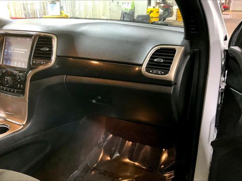 Used 2016 Jeep Grand Cherokee Laredo 75th Anniversary image 18