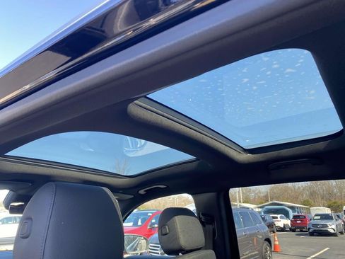 Used 2025 Mercedes-Benz GLB 250 image 14