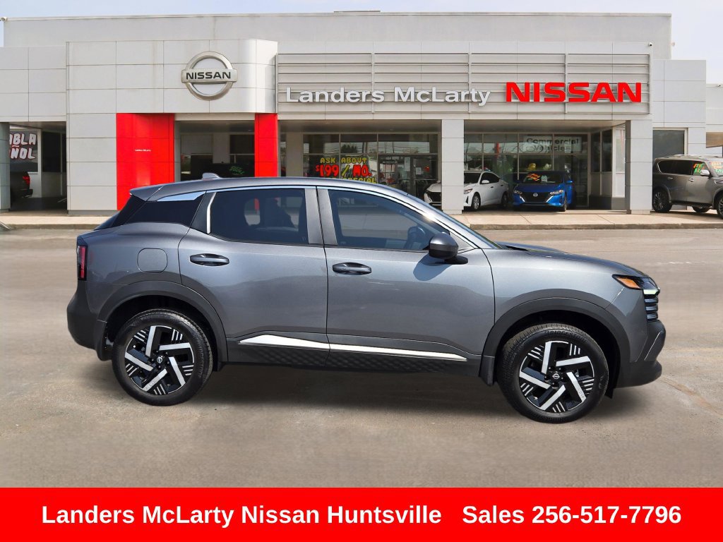 Used 2025 Nissan Kicks SV FWD image 2