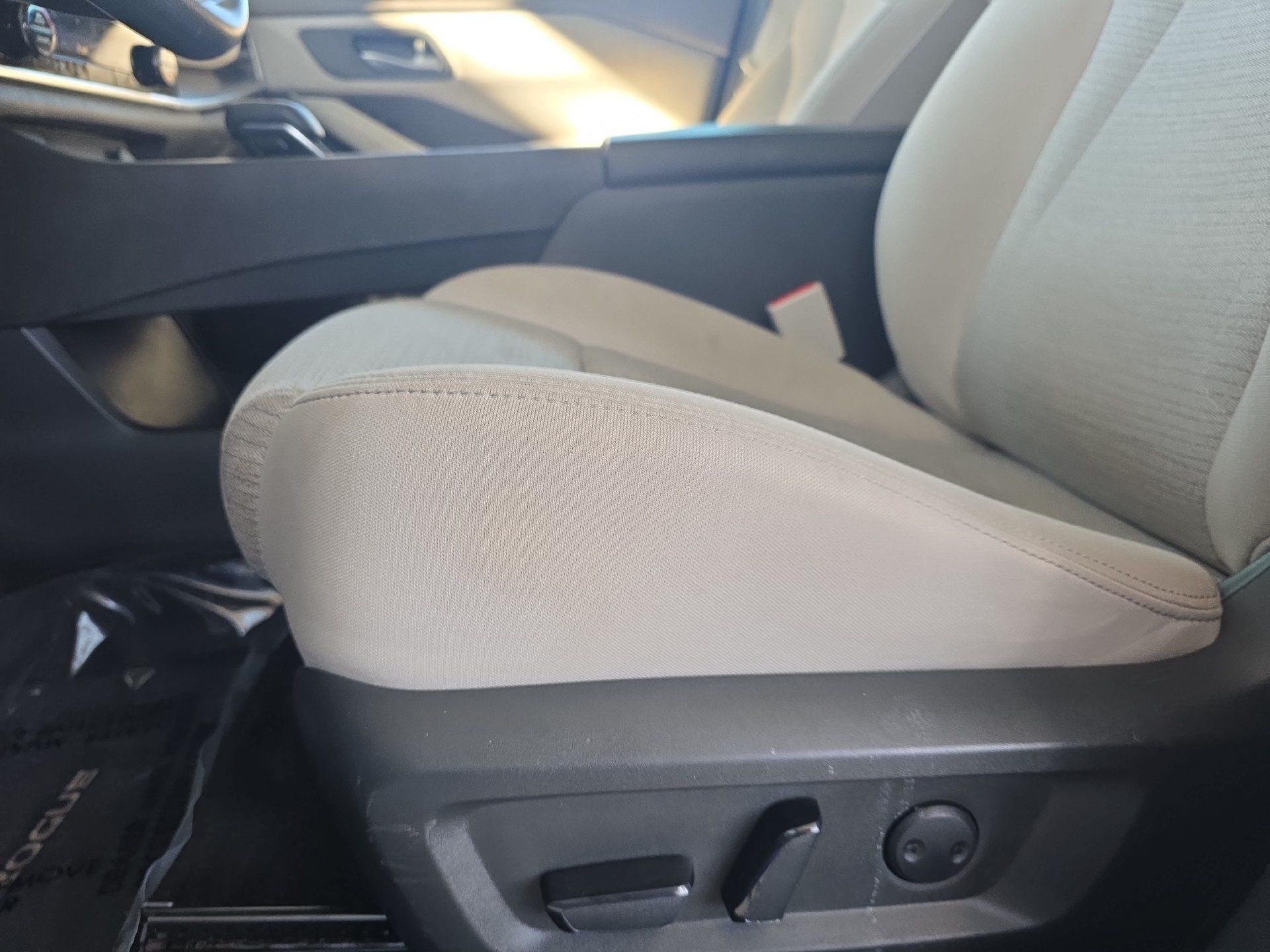 Used 2023 Nissan Rogue SV FWD image 27