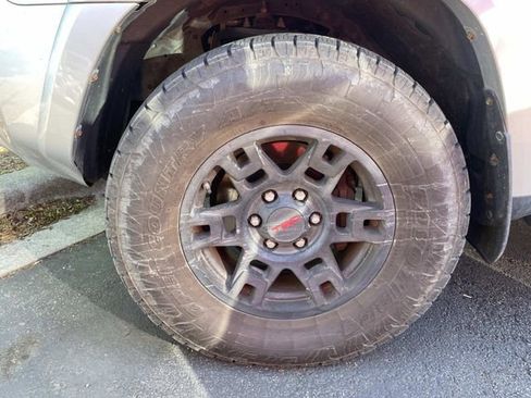 Used 2018 Toyota 4Runner TRD Off-Road AWD/4WD image 7