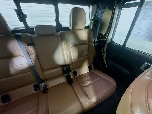 Used 2020 Jeep Gladiator Overland image 14