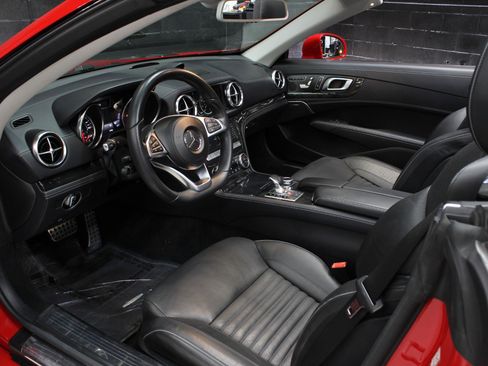 Used 2017 Mercedes-Benz SL 550 image 32