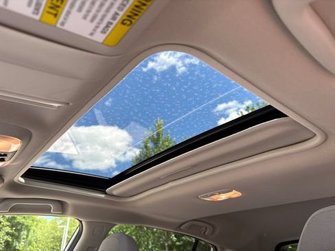 Certified 2022 Subaru Crosstrek 2.0i Premium w/ Moonroof Package AWD/4WD image 30