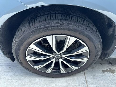 Used 2023 Volvo XC60 B5 Plus image 19