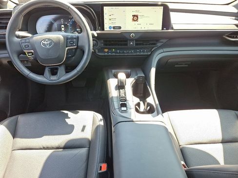 Used 2023 Toyota Crown Platinum AWD/4WD image 15