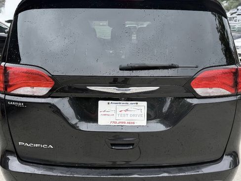 Used 2017 Chrysler Pacifica Touring FWD image 22