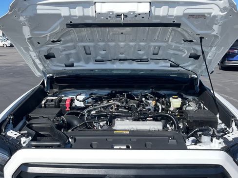 Used 2025 Toyota Tacoma SR5 image 31