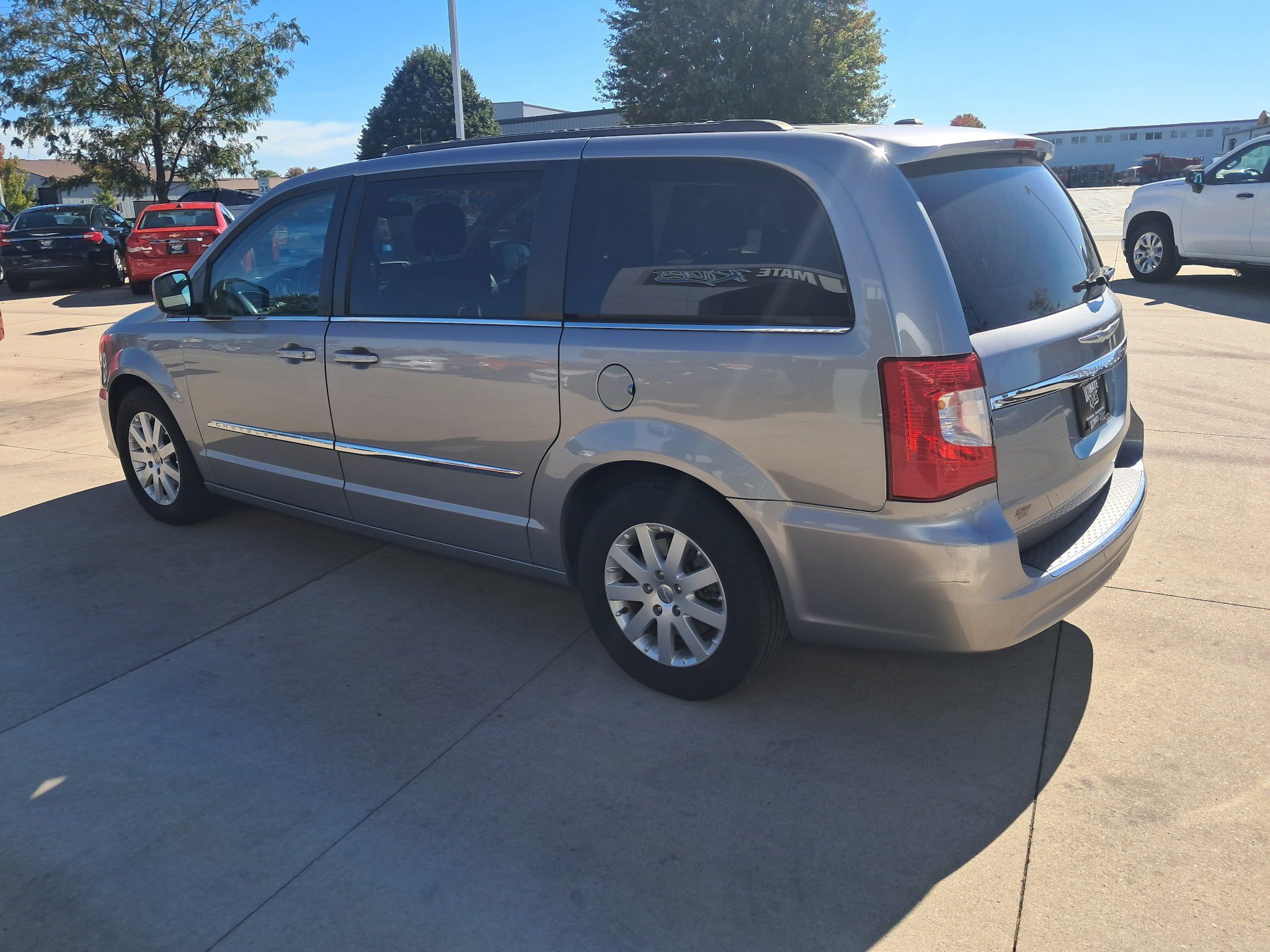 Used 2016 Chrysler Town & Country Touring FWD image 5
