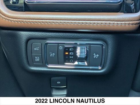 Used 2022 Lincoln Nautilus Reserve image 20
