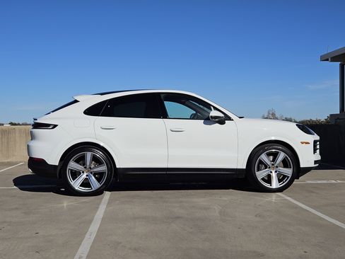 Certified 2025 Porsche Cayenne Coupe image 9