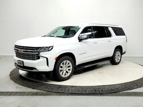 Used 2023 Chevrolet Suburban Premier image 3