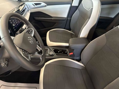 New 2026 Volkswagen Taos SE image 21