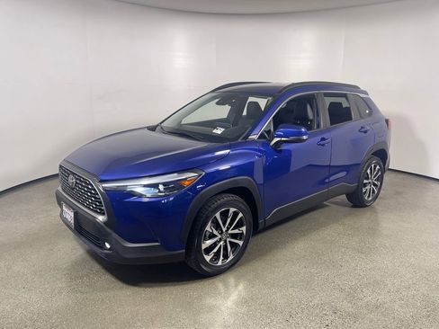 Certified 2022 Toyota Corolla Cross XLE image 7