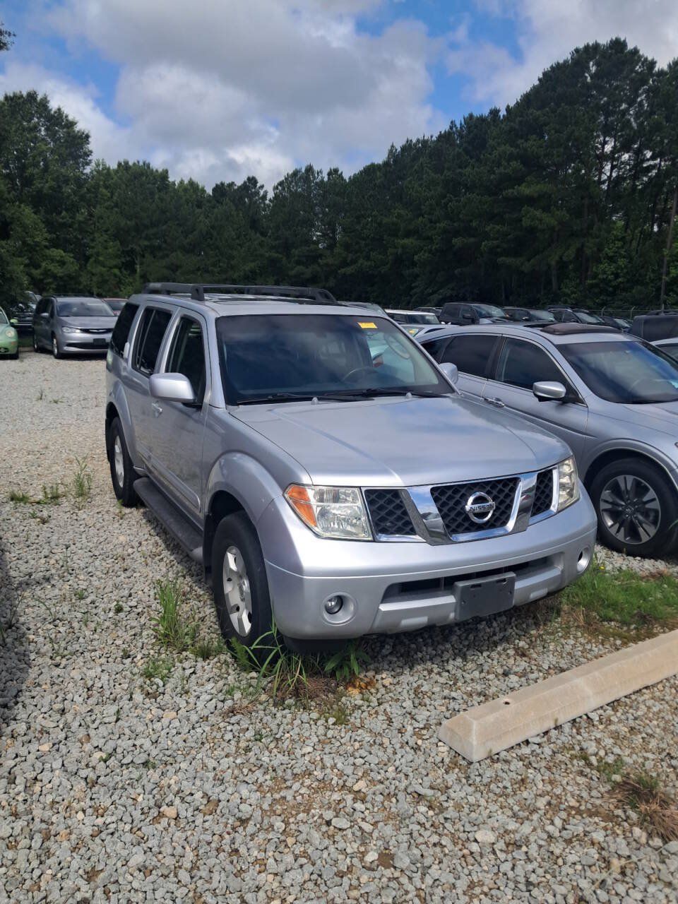 Used 2005 Nissan Pathfinder SE w/ (P01) Se Premium Pkg AWD/4WD image 1