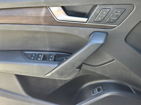 Used 2023 Audi Q5 2.0T Premium w/ Convenience Package AWD/4WD image 28