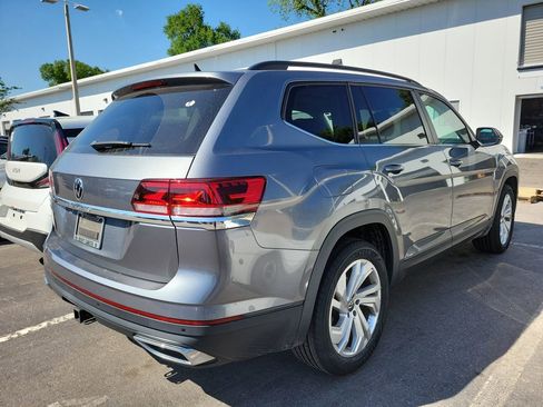 Used 2023 Volkswagen Atlas SE w/ Panoramic Sunroof Package FWD image 3