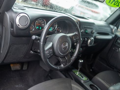 Used 2017 Jeep Wrangler Unlimited Sahara w/ Connectivity Group image 23