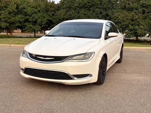 Used 2015 Chrysler 200 Limited w/ Convenience Group FWD image 1