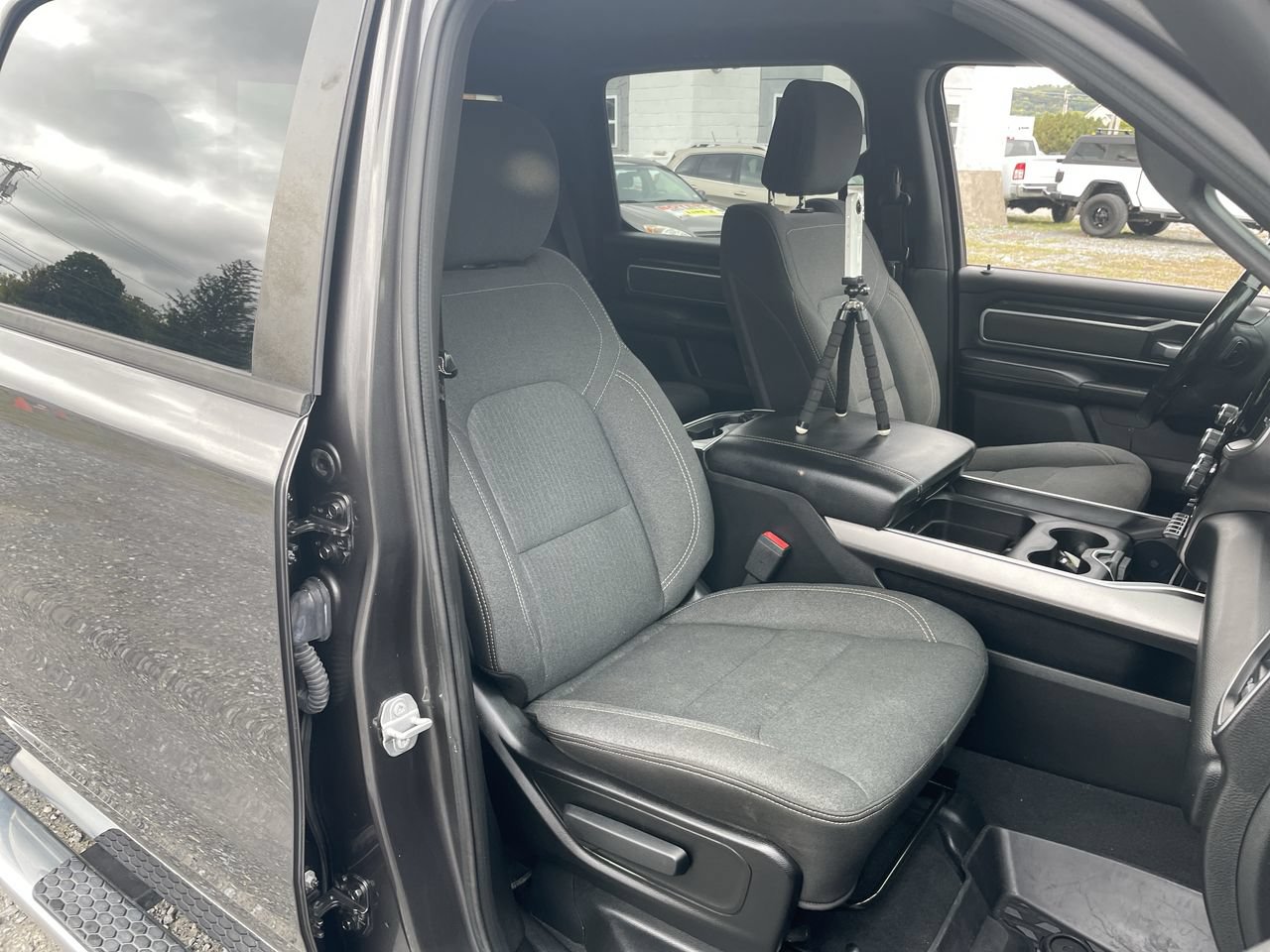 Used 2019 RAM 1500 Big Horn AWD/4WD image 40