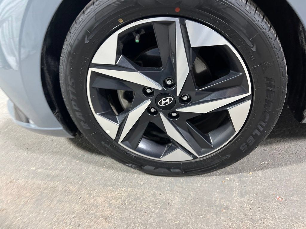 Used 2021 Hyundai Elantra Limited FWD image 34